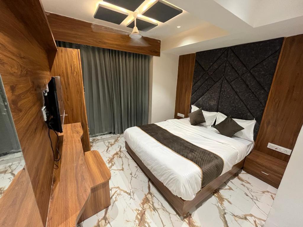 Hotel Paramount Villa Ґандінаґар Екстер'єр фото