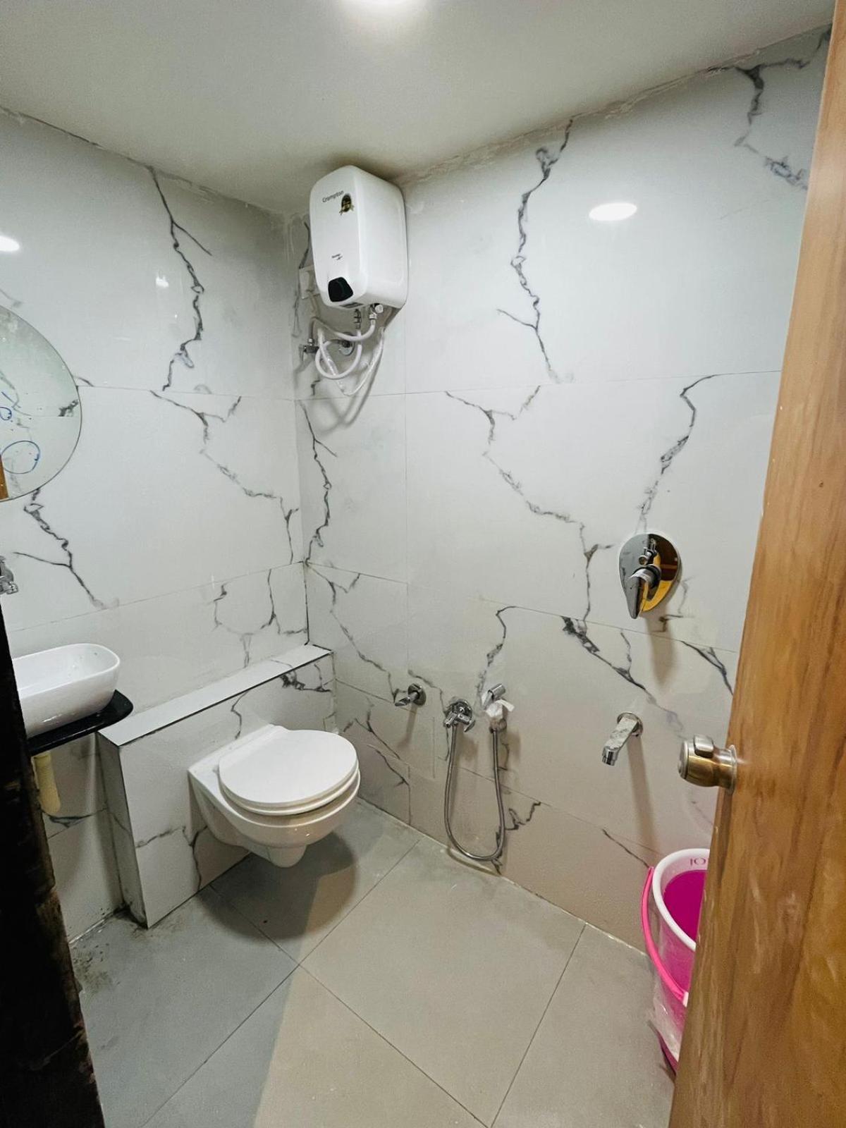 Hotel Paramount Villa Ґандінаґар Екстер'єр фото
