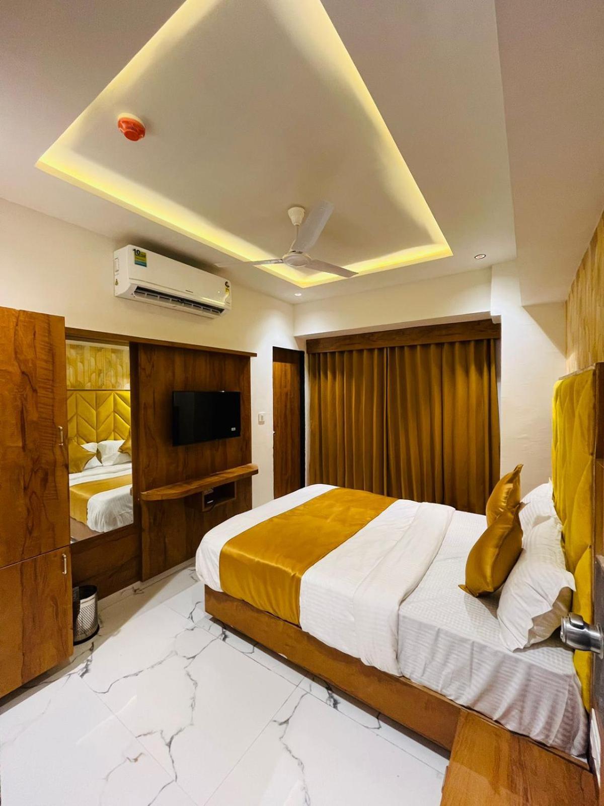 Hotel Paramount Villa Ґандінаґар Екстер'єр фото