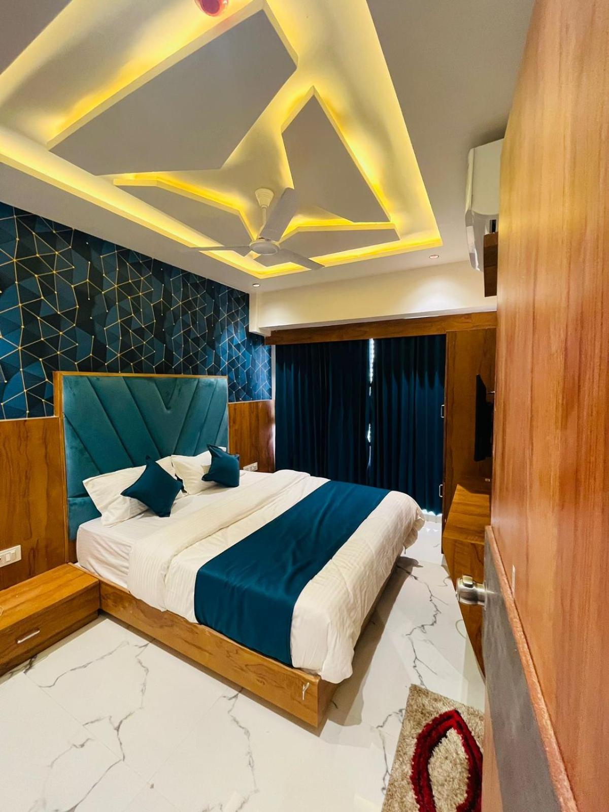Hotel Paramount Villa Ґандінаґар Екстер'єр фото