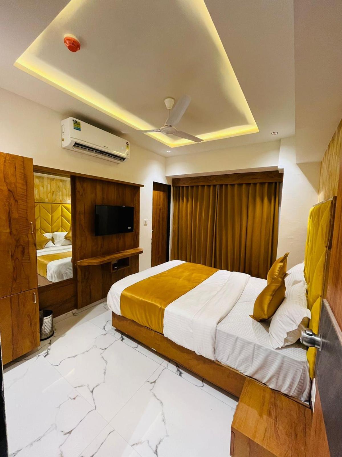 Hotel Paramount Villa Ґандінаґар Екстер'єр фото