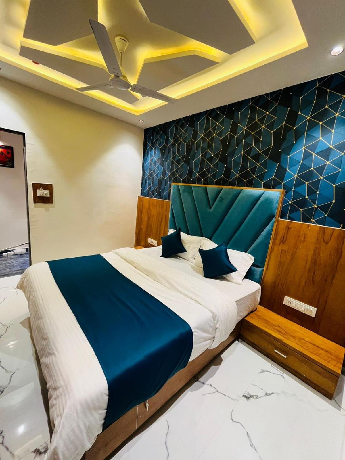 Hotel Paramount Villa Ґандінаґар Екстер'єр фото